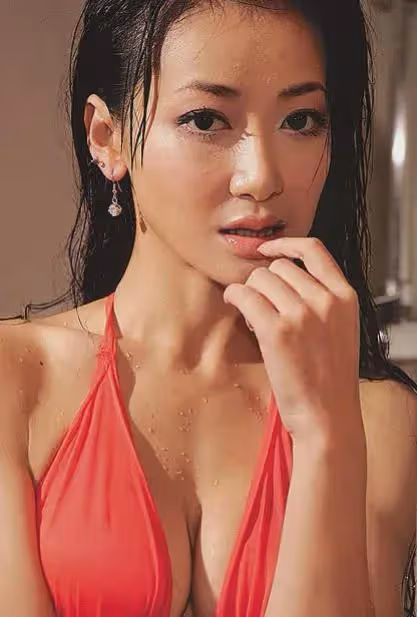 陳紫函早期內衣寫真曝光，完美身材驚艷時光！