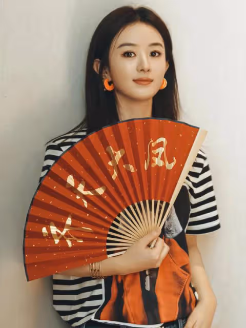 趙麗穎曬《與鳳行》慶功宴,林更新在穎寶頭上比兔耳朵,售後超甜