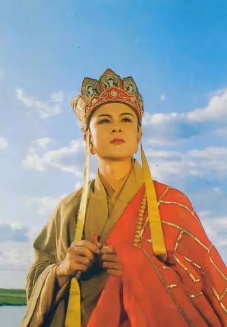 她被譽為「大陸第一美人」,兩位名導為其著迷,如今71歲依舊貌美
