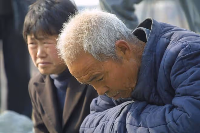 表妹兩歲時被遺棄,姑父撿來養了20多年後,親生父母卻想上門認親