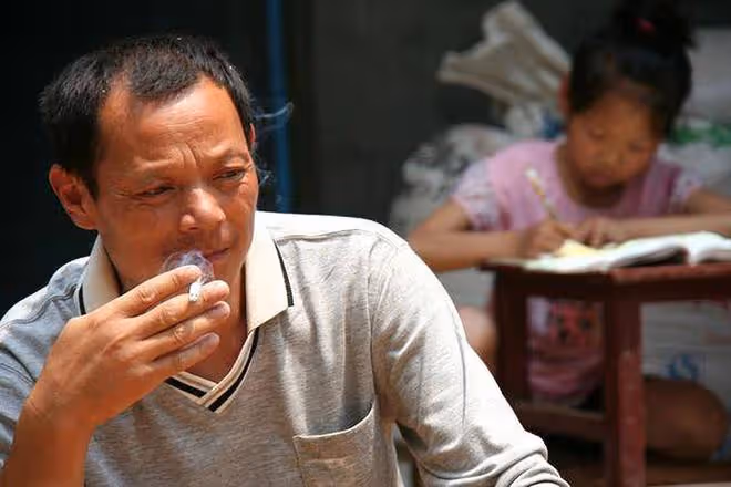 表妹兩歲時被遺棄,姑父撿來養了20多年後,親生父母卻想上門認親