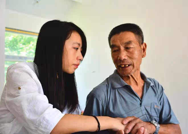 表妹兩歲時被遺棄,姑父撿來養了20多年後,親生父母卻想上門認親