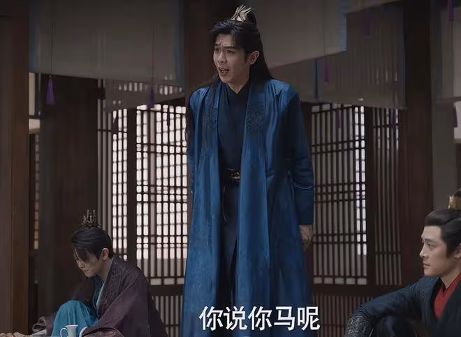 全程梗脖子,歪嘴不斷,33歲金晨出手,帶來教科書式「俠女演技」