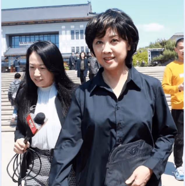東方美人朱琳:和二婚丈夫恩愛19年,如今71歲的她,把日子過成詩