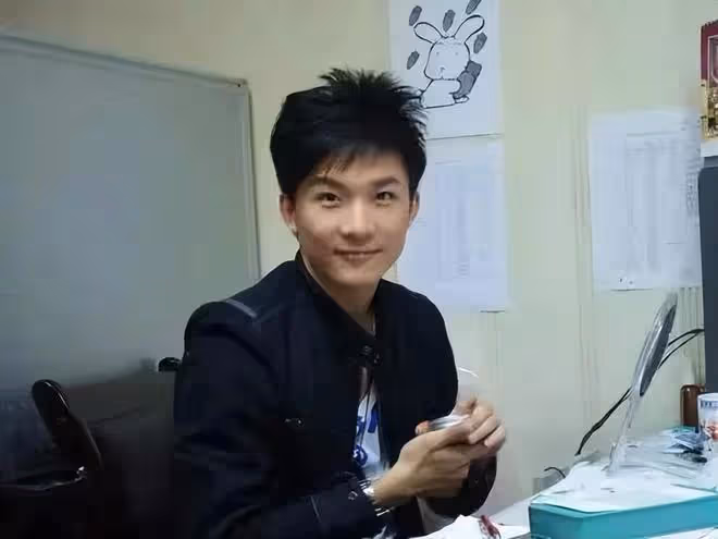 「最帥央視男主持」:與母親通完電話後,跳樓身亡