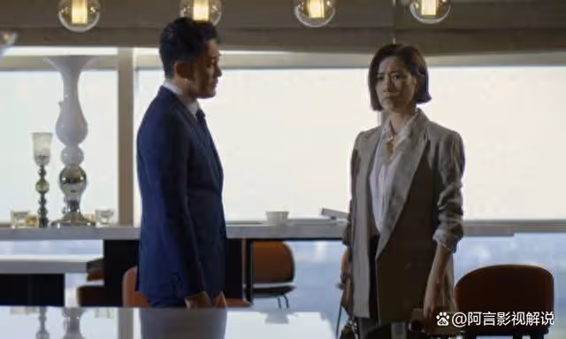 原來丘守義才是全劇最小丑之人,多年謀劃一場空,與女兒反目成仇