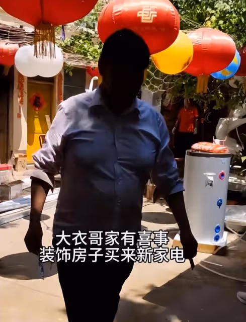 有了孫子之後,大衣哥花巨資添置家具,花錢也不心疼了