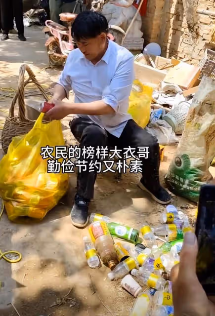 有了孫子之後,大衣哥花巨資添置家具,花錢也不心疼了