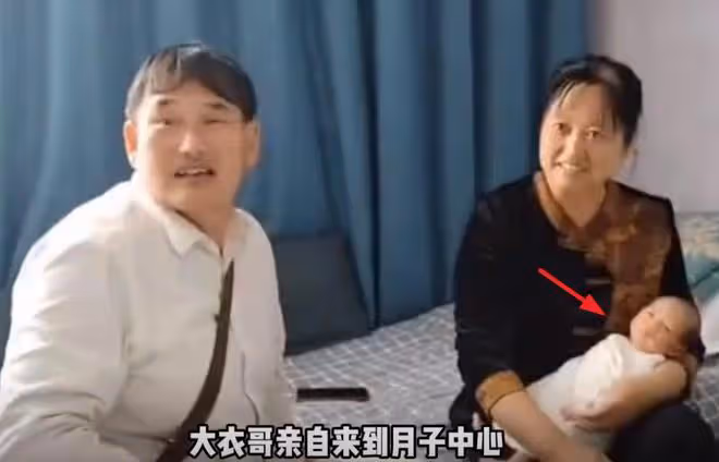有了孫子之後,大衣哥花巨資添置家具,花錢也不心疼了