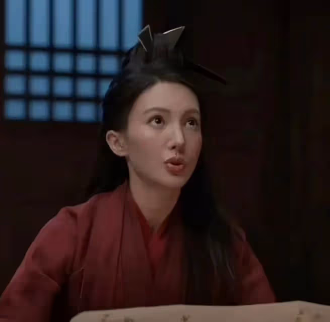 臉僵鼻子怪,嘴歪下巴尖,從金晨到柳岩,明星動臉後遺症都出來了