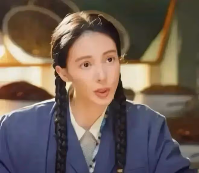 臉僵鼻子怪,嘴歪下巴尖,從金晨到柳岩,明星動臉後遺症都出來了