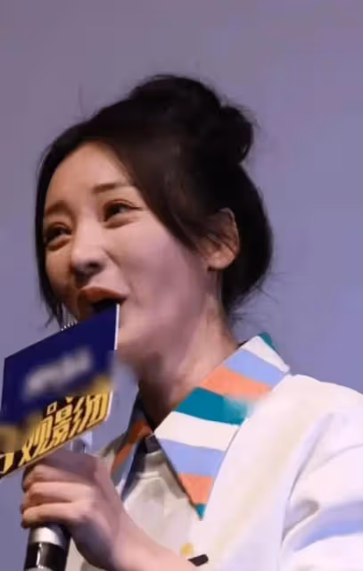 臉僵鼻子怪,嘴歪下巴尖,從金晨到柳岩,明星動臉後遺症都出來了