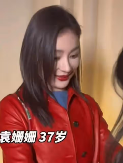 臉僵鼻子怪,嘴歪下巴尖,從金晨到柳岩,明星動臉後遺症都出來了