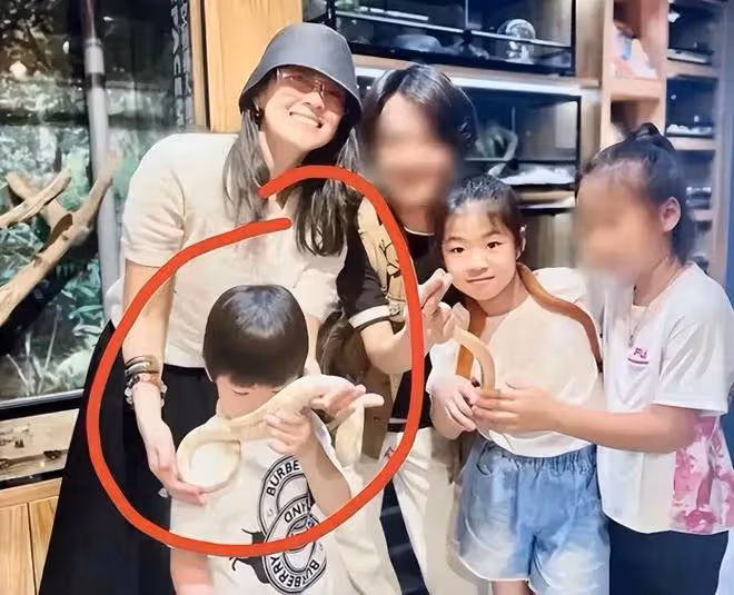 同樣是汪峰的基因,章子怡和葛薈婕的女兒近照,差別怎麼這麼大