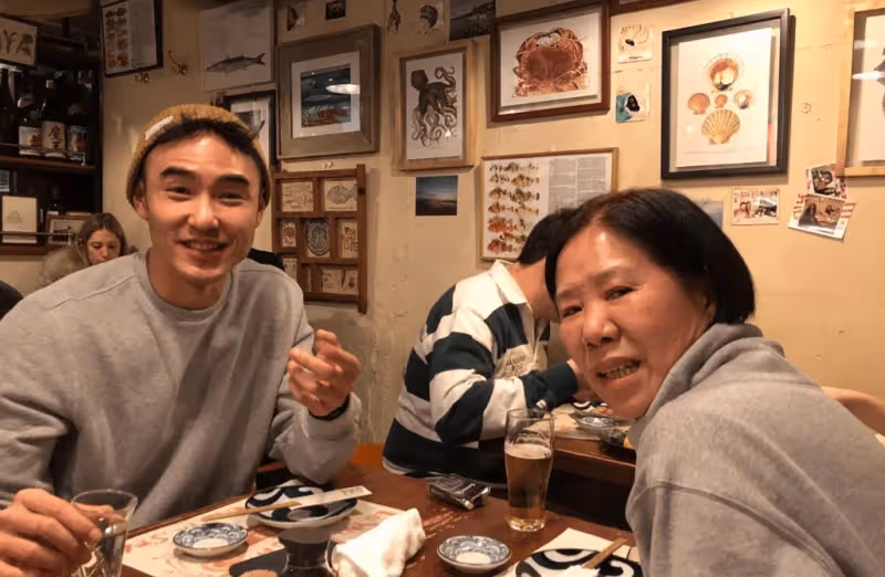 阮經天媽媽去世!3年痛失3至親,60多歲離婚靠賣泡茶養活他和弟弟
