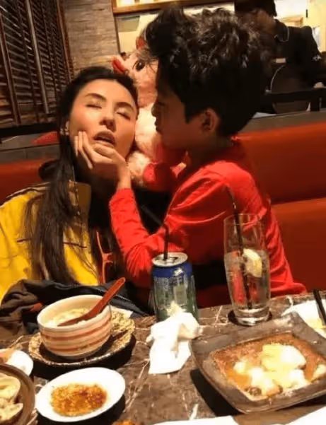 王菲怒了！張柏芝主動打電話給謝霆鋒求復合，謝霆鋒的回答太真實了！