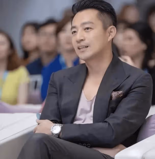 王小菲回應最新法院裁決,批評大S缺乏教養,並表示復合只是空想。