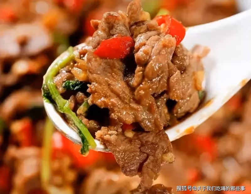 牛肉為何一炒就老？學會3招，牛肉又嫩又滑不塞牙，沒腥味