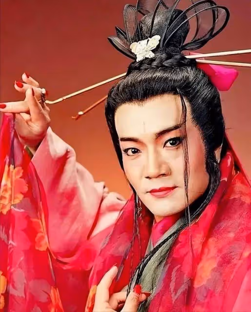 林青霞自然老去,近70歲都沒有大媽感,雖然身材臃腫但穿著端莊!