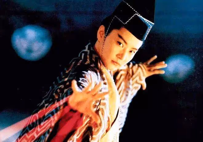 林青霞自然老去,近70歲都沒有大媽感,雖然身材臃腫但穿著端莊!