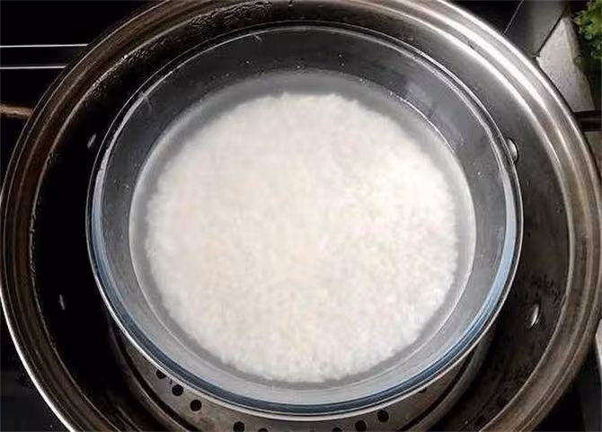 煮米飯時別總加水了,教你飯店不外傳的秘訣,米飯鬆軟香甜真好吃