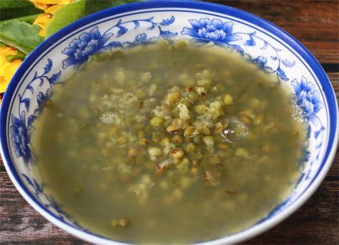 這才是熬綠豆水的正確做法,10分鐘快速煮開花,顏色翠綠又起沙