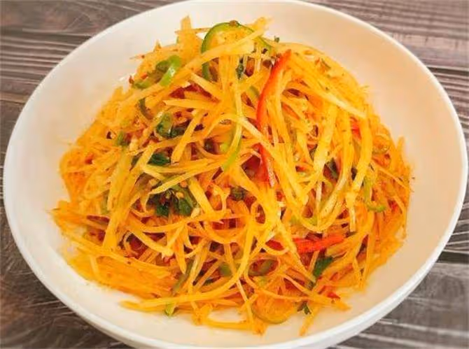 涼拌土豆絲要不要焯水?飯店的技巧全在這,難怪比家裡好吃