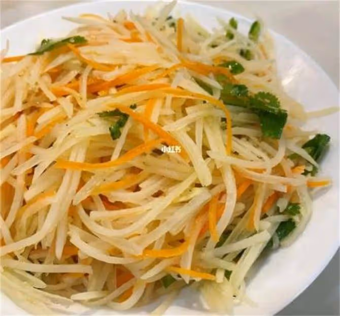 涼拌土豆絲要不要焯水?飯店的技巧全在這,難怪比家裡好吃