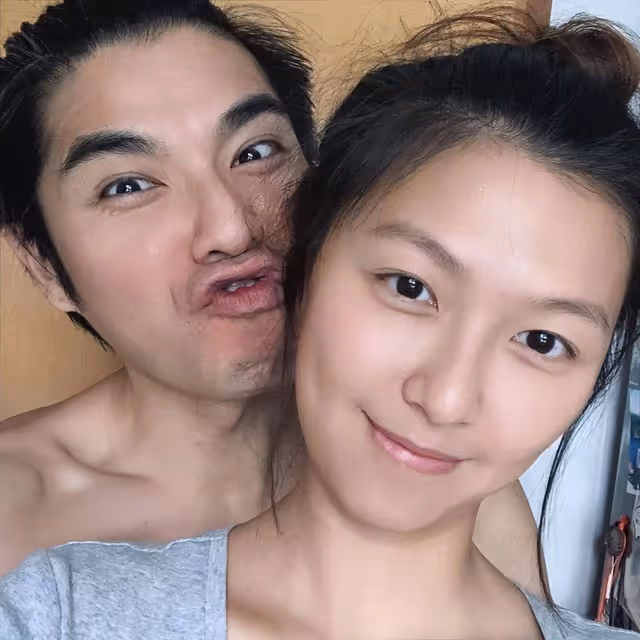 恭喜!香港知名星二代補辦中式婚禮,父親秦沛豪氣送支票