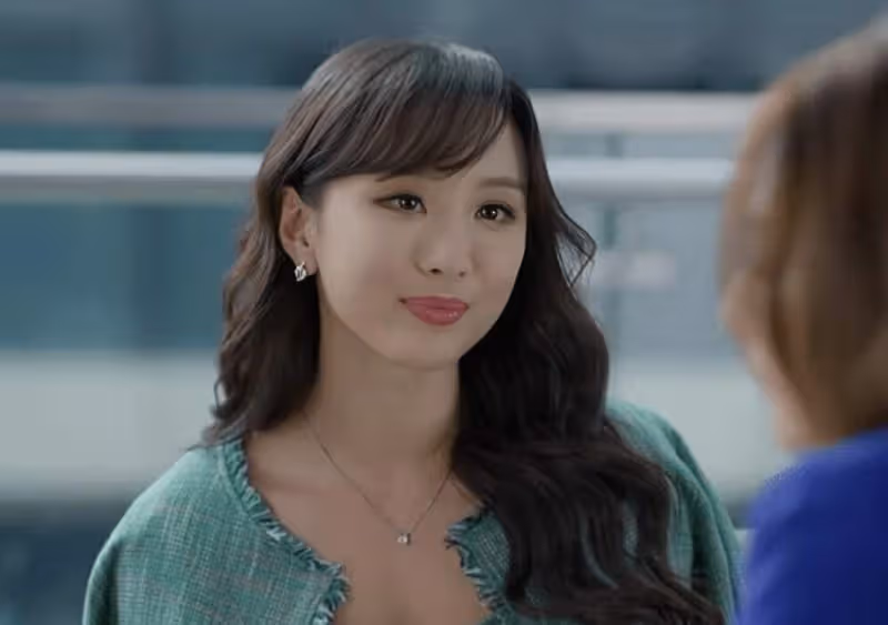 香港甜美女星陳靜走紅,在新劇中譜寫父女戀,花重金做雪卵手術