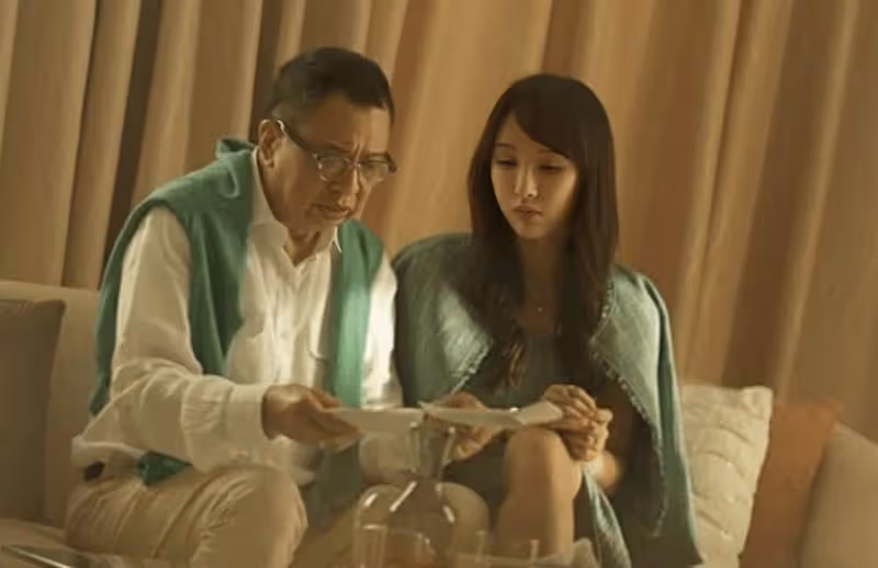 香港甜美女星陳靜走紅,在新劇中譜寫父女戀,花重金做雪卵手術