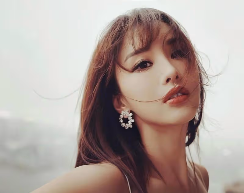 香港甜美女星陳靜走紅,在新劇中譜寫父女戀,花重金做雪卵手術