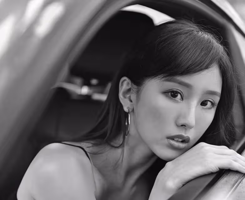 香港甜美女星陳靜走紅,在新劇中譜寫父女戀,花重金做雪卵手術