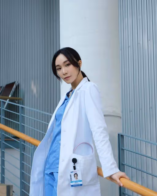 TVB「御用姣精」新劇飾演天王嫂，展示性感身材，姑姑是曾經的限制片女神