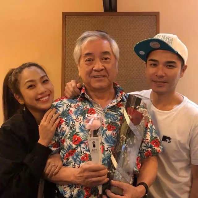 恭喜!TVB老戲骨兒子與太太補辦婚禮,兩人相愛9年前年已結婚