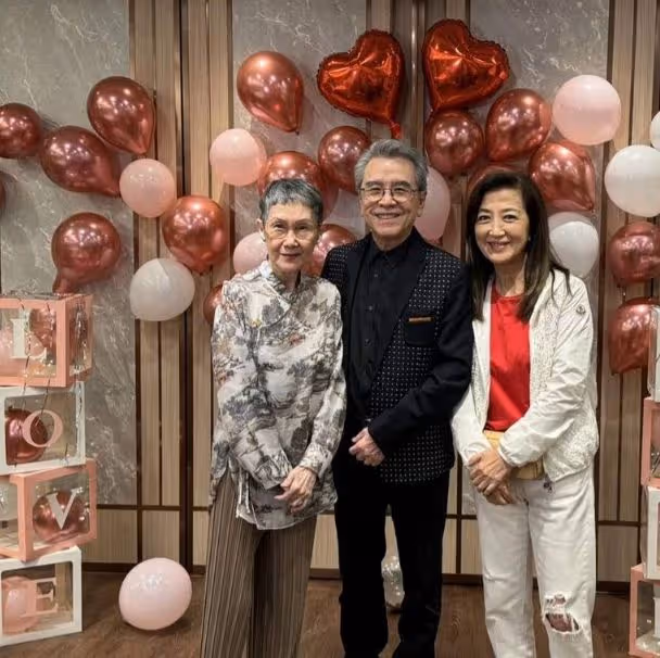 模範夫妻!75歲老戲骨與太太結婚50周年親吻曬恩愛,子女及圈中好友齊到賀