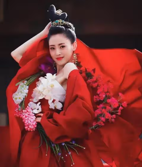 圈內人曝大瓜!他的連環戀情居然都是真的…….