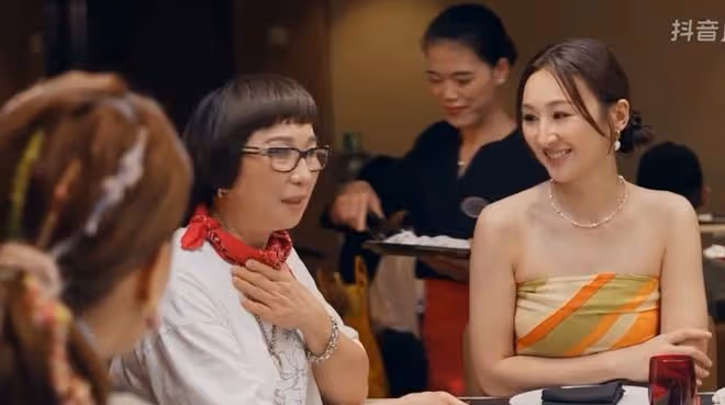 TVB女星內地身價暴漲,與Twins齊上綜藝!全家福曝光兩個帥弟弟