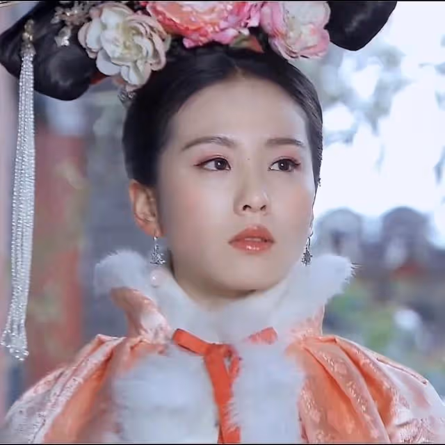 37歲劉詩詩最新時尚大片，臉是真的垮了但風韻猶存