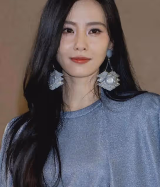 37歲劉詩詩最新時尚大片，臉是真的垮了但風韻猶存