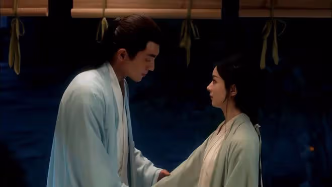 《烈焰》女主低情商發文，這是赤裸裸在給《與鳳行》做嫁衣啊