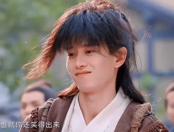 《烈焰》女主低情商發文，這是赤裸裸在給《與鳳行》做嫁衣啊