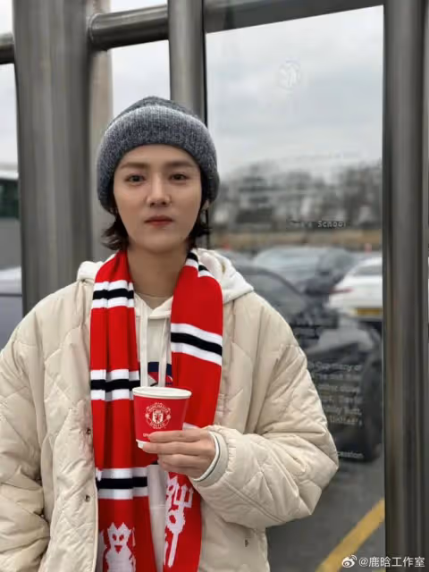 33歲鹿晗現身法令紋明顯臉腫被嘲沒牙齒，網友：越來越女人了