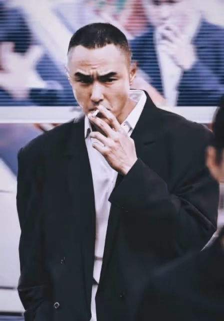 33歲鹿晗現身法令紋明顯臉腫被嘲沒牙齒，網友：越來越女人了