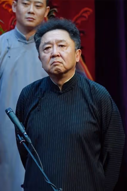 于謙最新照被說太老，比郭德綱大4歲像兩代人