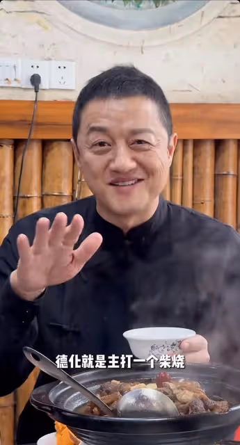 王菲謝霆鋒現身，再看看直播間哭窮的李亞鵬，實在沒有可比性