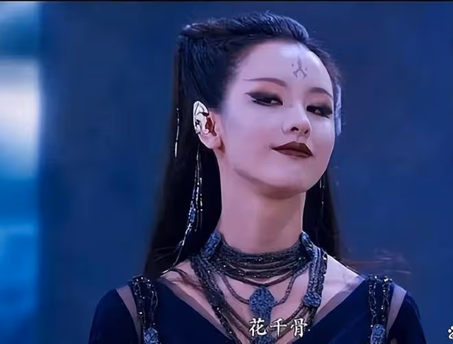 《花千骨》導演當眾落淚趙麗穎發聲幫宣傳，卻因用詞不當惹火上身