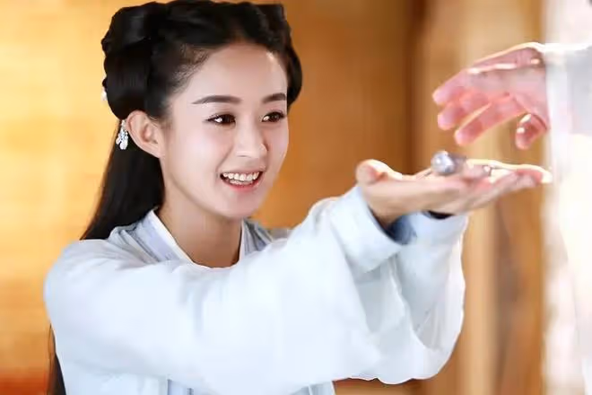 《花千骨》導演當眾落淚趙麗穎發聲幫宣傳，卻因用詞不當惹火上身