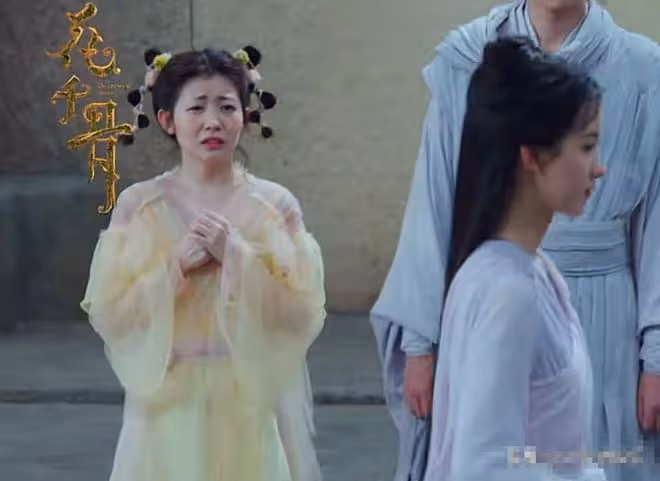 《花千骨》導演當眾落淚趙麗穎發聲幫宣傳，卻因用詞不當惹火上身