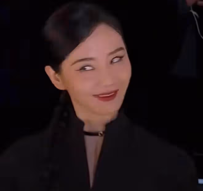 楊冪劉詩詩紅毯出盡風頭，缺席的唐嫣甩一張合影就大吃四方